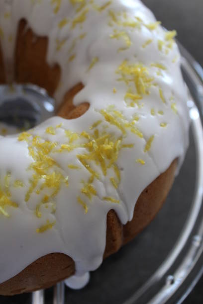 istock Gin and Tonic Bundt Cake with Lemon Zest 864512940