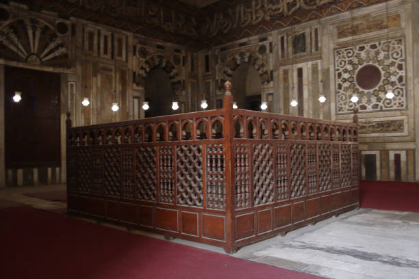 スルタン ハッサン モスクの内側 - sultan hassan mosque ストックフォトと画像