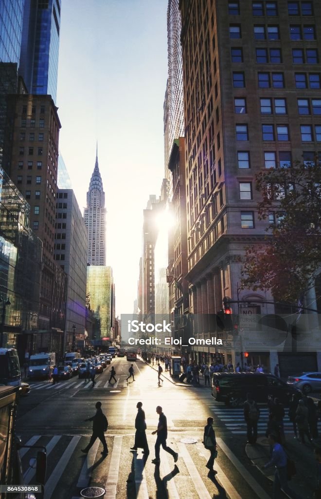 alba manhattan lavoratori silhouette chrysler edificio 5° av - Foto stock royalty-free di New York - Città
