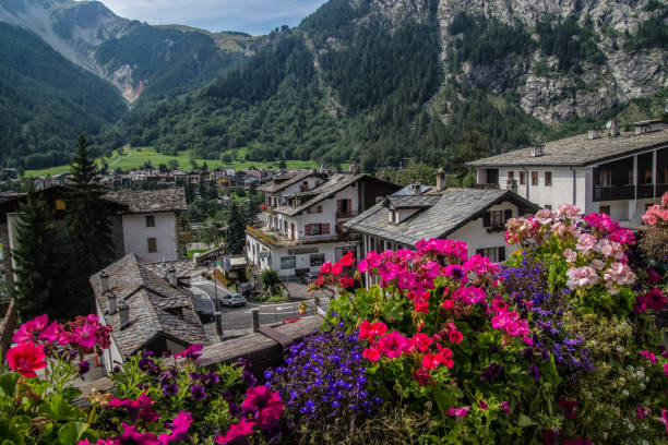 istock courmayeur,val d'aosta,italy 864564596