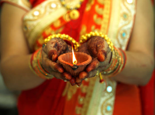 indian woman holding diwali oil lamp - decoration candle ornate composition imagens e fotografias de stock