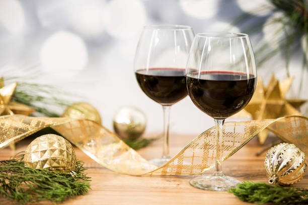 festa di natale, evento di degustazione di vini. - wine red red wine cocktail foto e immagini stock