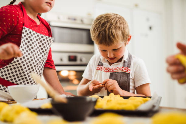 istock Family baking Lucia saffron bun 864652096