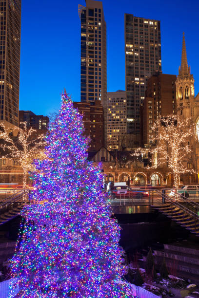 istock Christmas Tree in on Michigan Avenue in Chicago 864674298