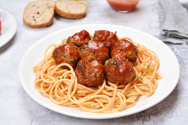 istock Spaghetti with tomato sauce and meatballs 864679578