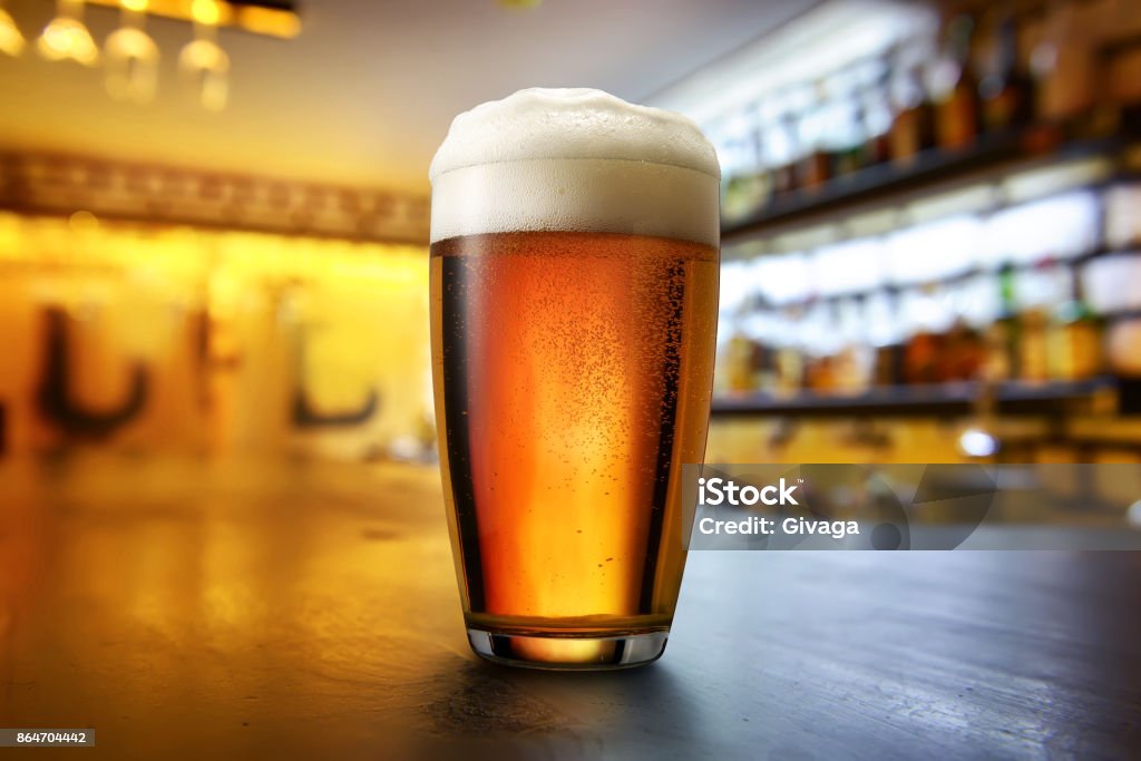 Cerveja no pub - Foto de stock de Quartilho royalty-free
