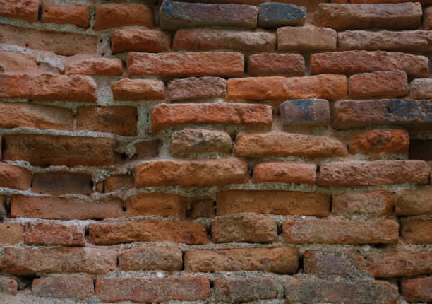 깨진된 벽돌 벽 스톡 사진