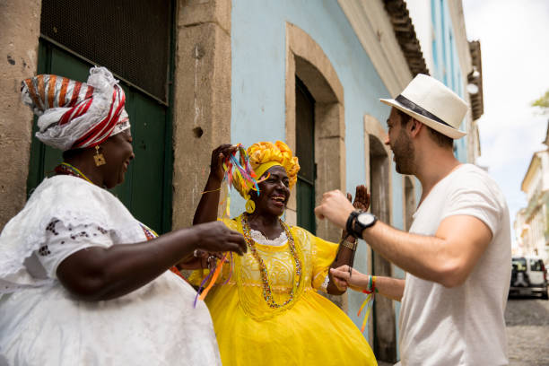 ペロウリーニョ、サルバドール、バイーア、ブラジルでブラジル人女性"baiana"のダンス - salvador bahia state travel women ストックフォトと画像