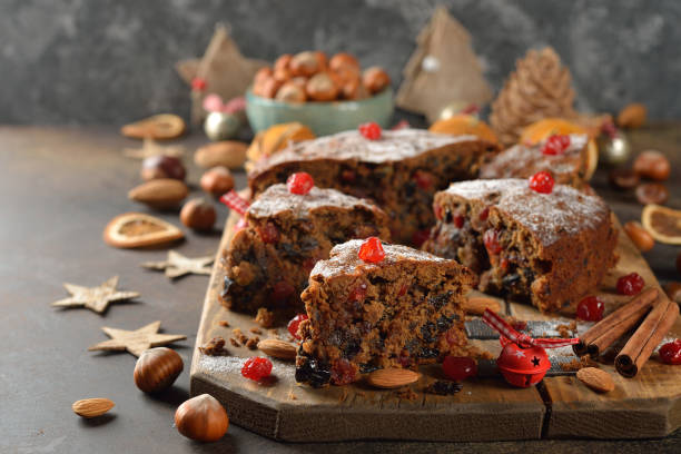 istock Traditional English Christmas fruit cake 864866988