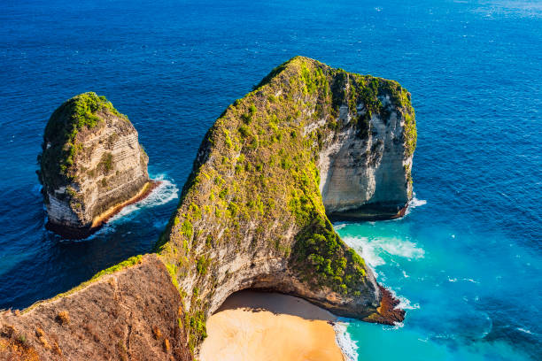 istock Kelingking Beach from Nusa Penida 864900358