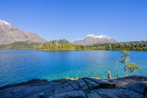 vue panoramique en patagonie - bariloche argentina south america lake photos et images de collection