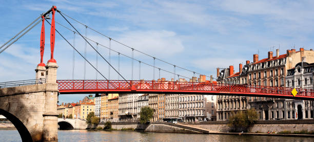 istock red footbridge spirit 864932212