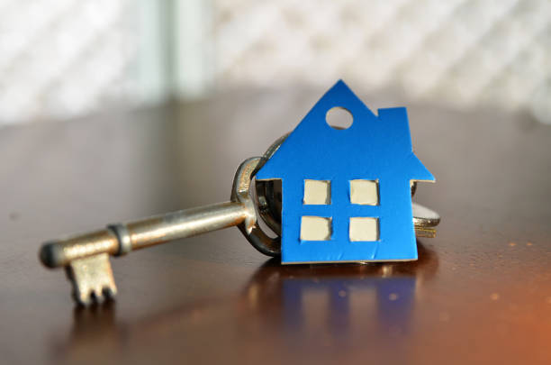 istock Bunch of keys with house shaped cardboard 864947030
