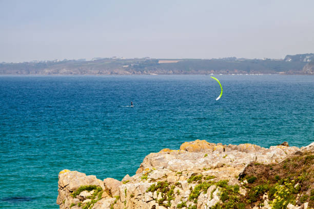Kitesurfer at the Anse des Blancs Sablons between the Pointe de Kermorvan (foreground) and the village of Illien (background).