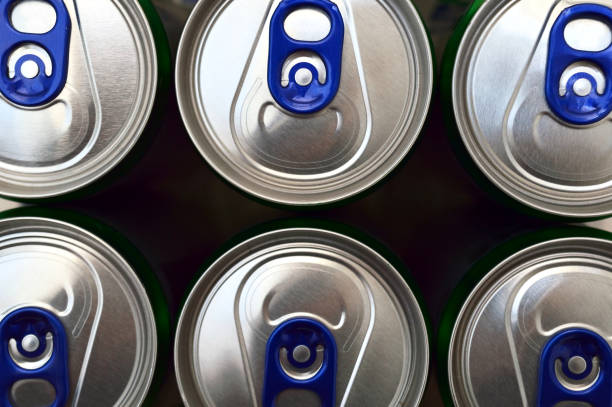 istock Soda cans seen from top isolated on dark background 864985332