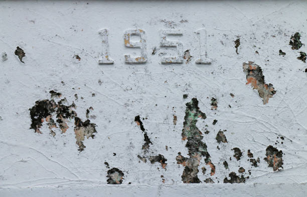 istock Traces of time on the wall. Old concrete background. Abstract textures. 865001144