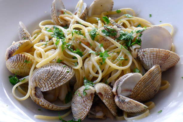 istock Seafood pasta with clams 865002370