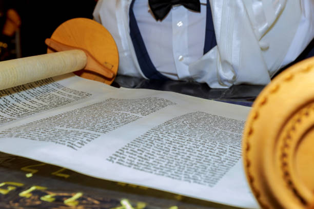 istock Jewish man dressed in ritual clothing 865016550