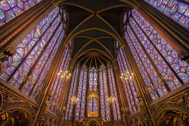 janelas de vidro manchadas de saint chapelle - sainthood - fotografias e filmes do acervo