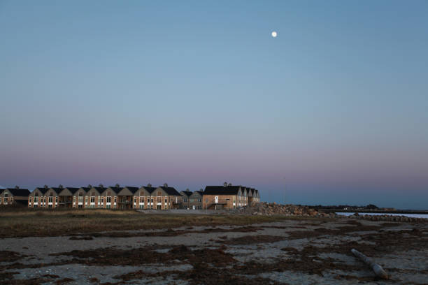 istock Houses on the beach 865105976