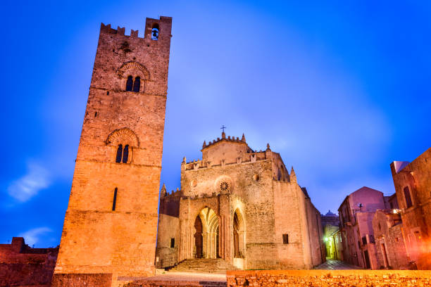 erice, sizilien, italien - erice stock-fotos und bilder