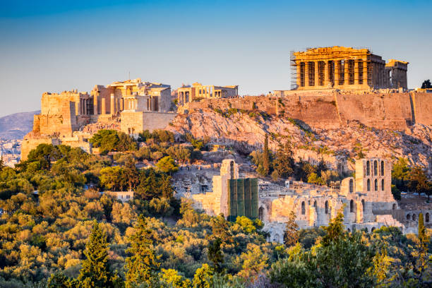 atenas, grécia, acropolis e parthenon templo - the erechtheum - fotografias e filmes do acervo