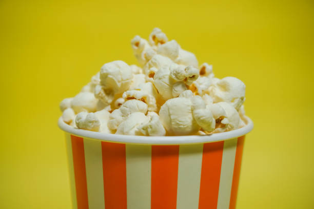 istock The popcorn which was in the paper cup（Background yellow, Simple material） 865152790
