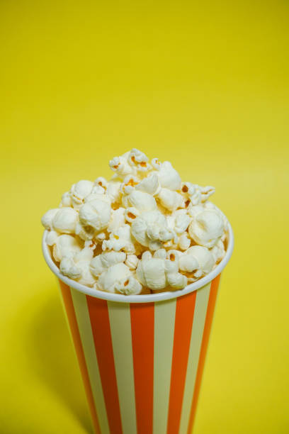 istock The popcorn which was in the paper cup（Background yellow, Simple material） 865152814