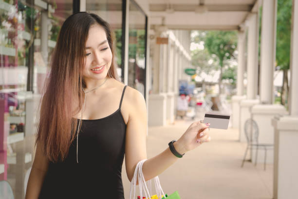 istock Young woman while enjoying a day shopping 865230640
