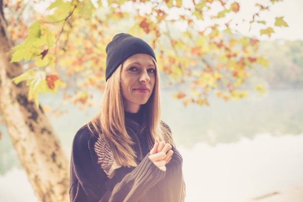 istock Woman in autumn 865260204