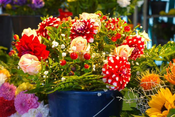 istock Buying flower on the market 865265018