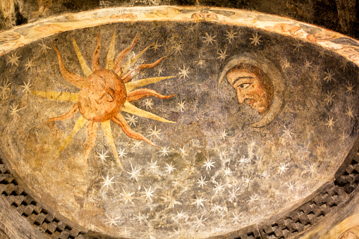 Románica de San Martiño de Mondoñedo iglesia, multi color fresco, bóveda de cielo interior. photo