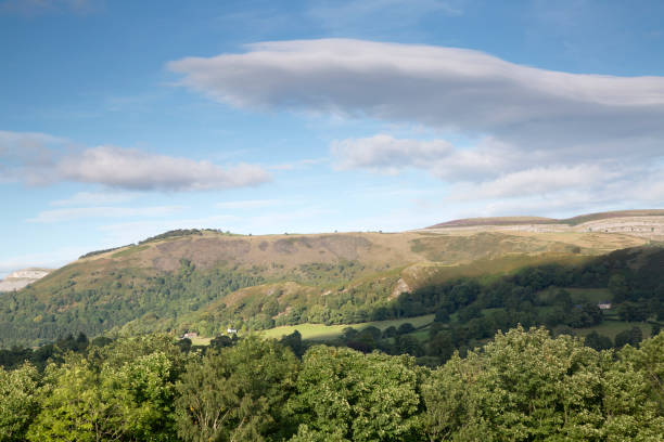 スランゴスレン; 外ディー谷の田舎ウェールズ - dee river river denbighshire wales ストックフォトと画像