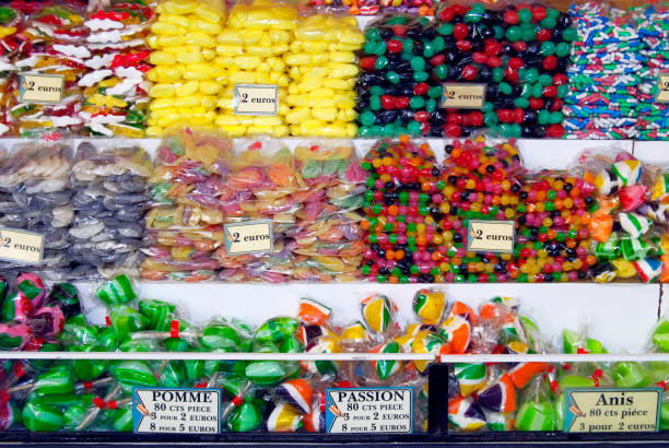 конфеты стойло в funfair - hard candy candy wrapped pick and mix стоковые фото и изображения