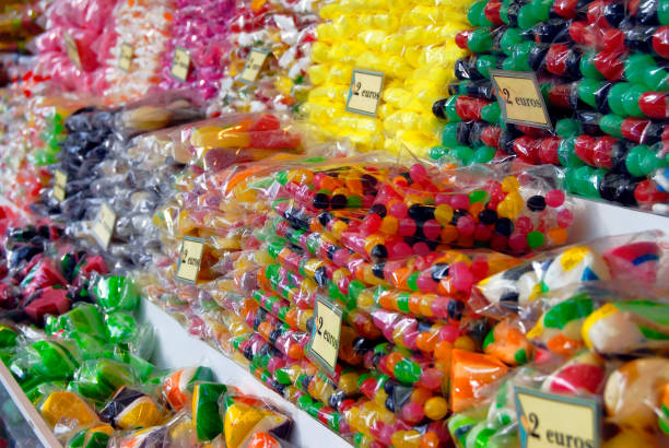 конфеты стойло в funfair - hard candy candy wrapped pick and mix стоковые фото и изображения