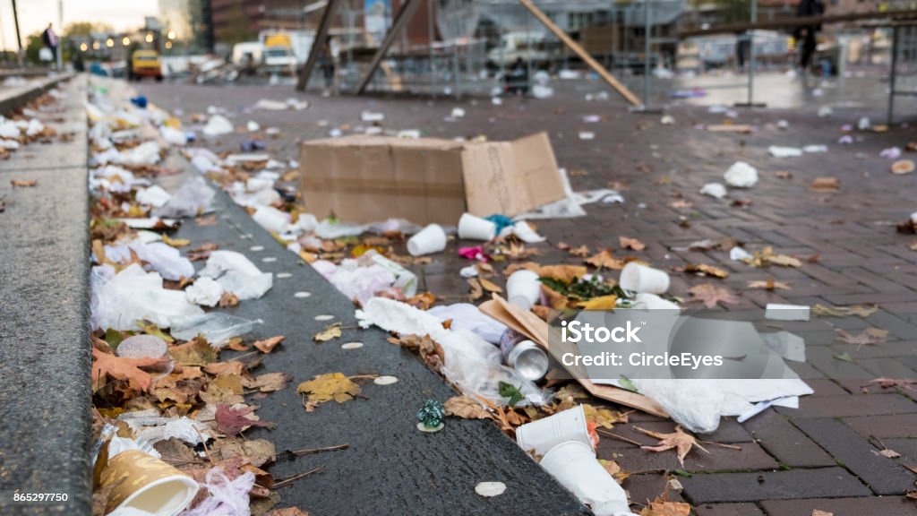 La litière dans la rue - Photo de Déchets libre de droits