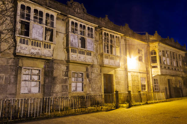 istock Facade of modernist building at night 865317308