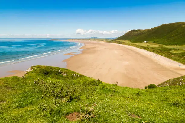 An image overlooking the beach at Rhossili Bay, South Wales, UK.