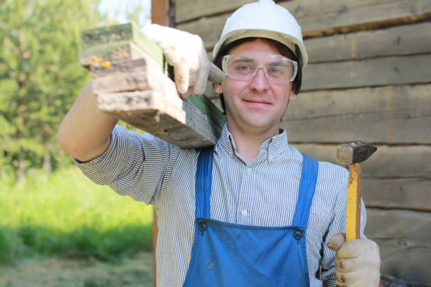 istock a man in the form of a builder 865339778