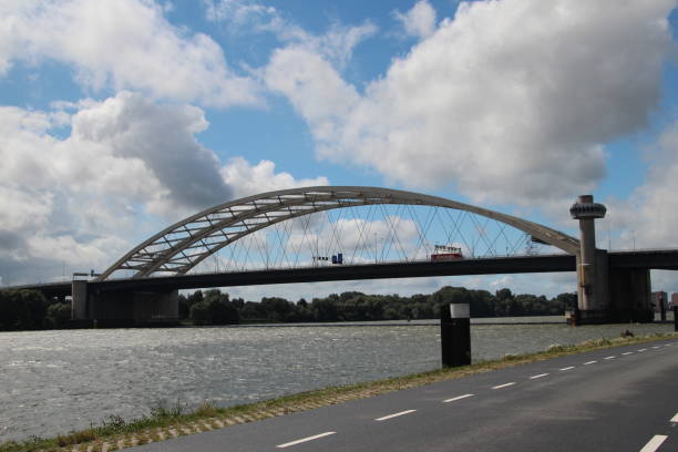 istock Van Brienenoordbrug which connect both sides of Rotterdam via highway A16 865366904
