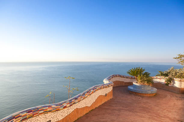 idilliaca vista sul mar mediterraneo dalla costiera amalfitana - vietri sul mare foto e immagini stock