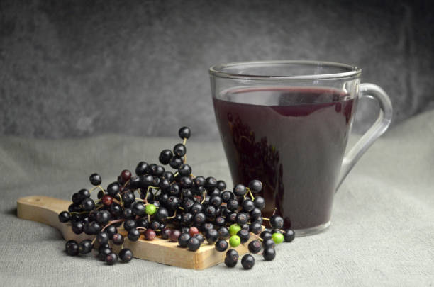 elderberries 과일 건강 주스 - branch glass wine berry fruit 뉴스 사진 이미지