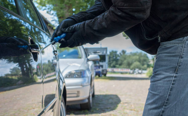 istock Burglary of a vehicle 865407172