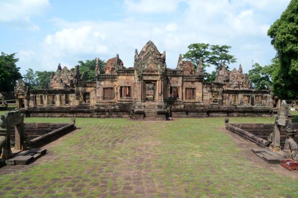 Prasat Muang Tam temple, Buriram province, Isan, Thailand The Prasat Muang Tam, front view, a Khmer temple in Buri Ram Province, Thailand. khmer stock pictures, royalty-free photos & images