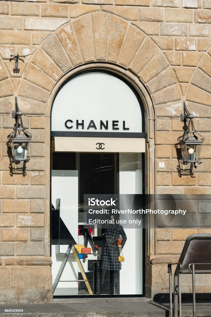 Chanel Store Florence Italy Stock Photo - Download Image Now - Chanel -  Designer Label, Arts Culture and Entertainment, Clothing - iStock