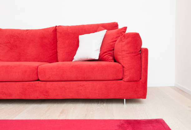 istock Red sofa na carpet in a living room 865425050
