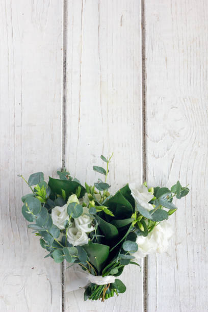 istock Beautiful white wedding bouquet 865427836