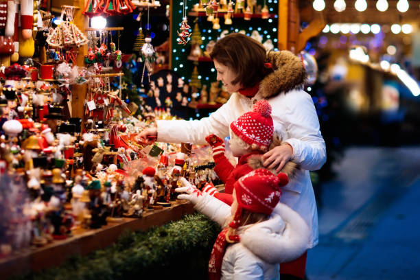 istock Family shopping Christmas presents 865428024