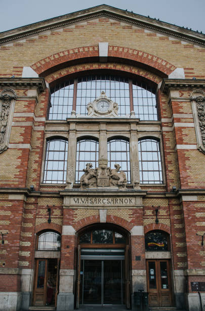 istock Renovated market hall (Vi. Vasarcsarnok) 865521314