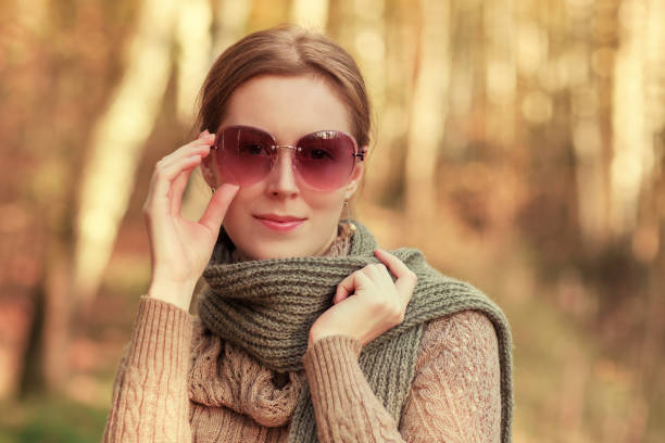istock Autumn fashion portrait 865531310